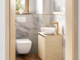 Un lavabo blanc Artis dans une salle de bains d’invités Un lavabo blanc Artis dans une petite salle de bains d’invités avec une fenêtre