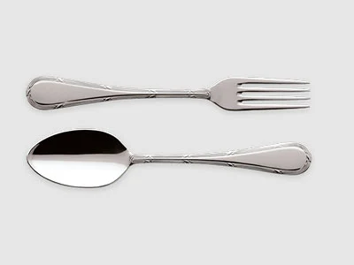 Image de la collection - Kreuzband Septfontaines Une fourchette et une cuillère en acier inoxydable sont posées côte à côte sur un fond clair et sobre.