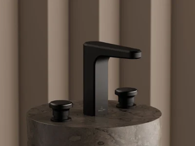 Robinet de lavabo trois trous Vea noir mat. Mitigeur de lavabo trois trous distinctif Villeroy & Boch Vea noir mat, alliant sophistication moderne et élégance intemporelle.
